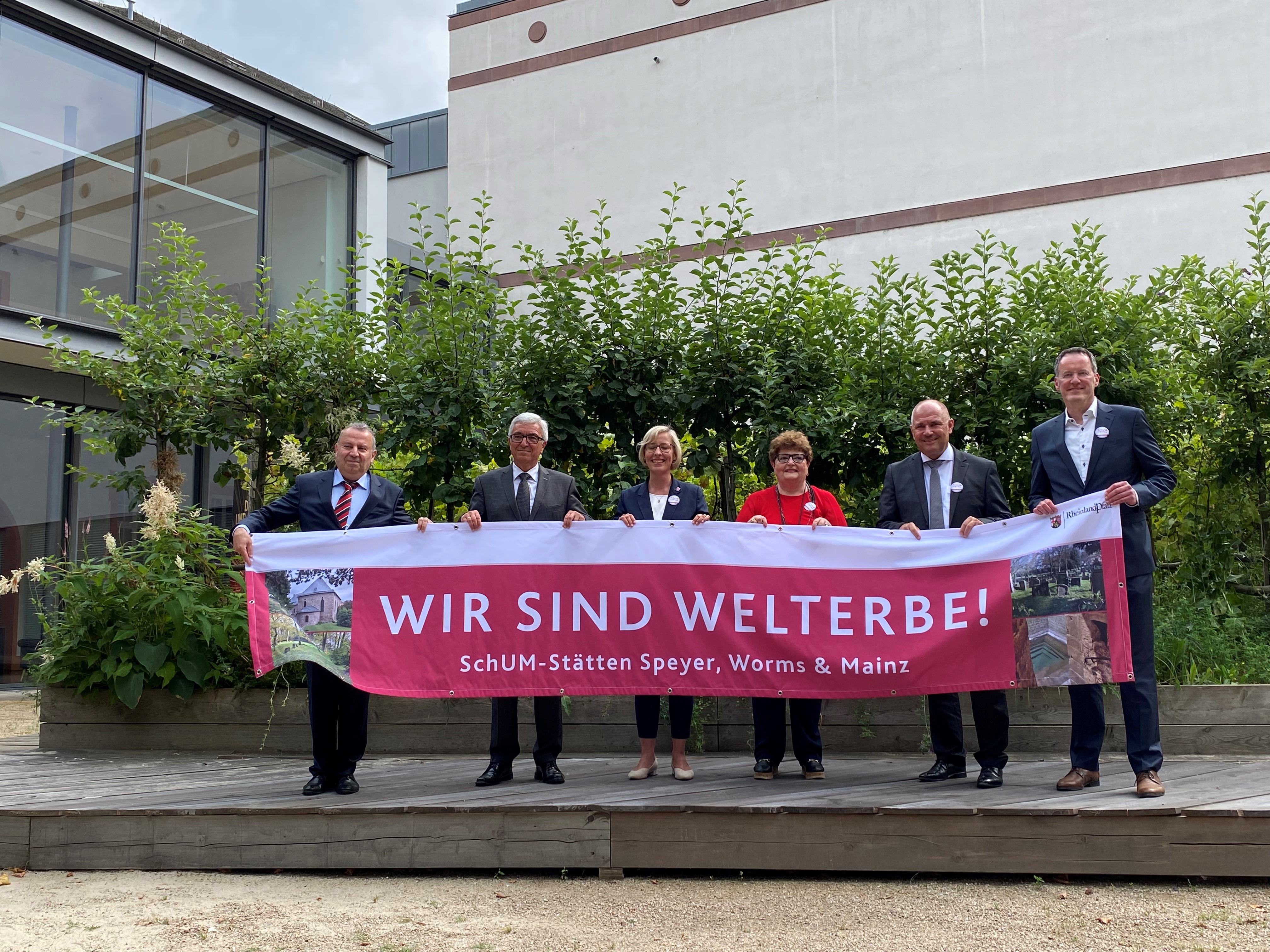 2021_07_27_anerkennung_welterbe_vorstandsmitglieder_c_schum-staedte_e.v..jpg