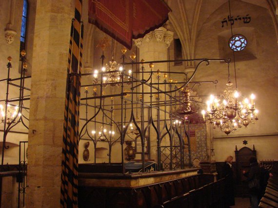 Innenraum Altneu-Synagoge Prag